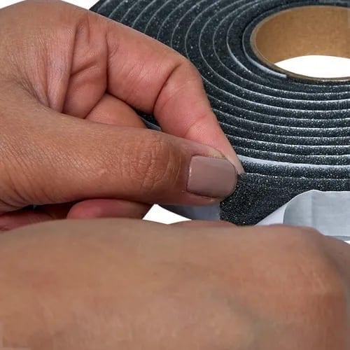 Espuma de Poliuretano Adesivada preta 20mm x 6mm x 2 Metros